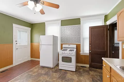Kitchen - 27 Phillips Ave, Saint Bernard, OH 45217 photo 7 of 9
