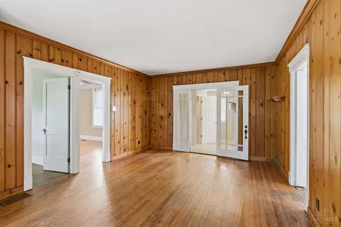 Living - 27 Phillips Ave, Saint Bernard, OH 45217 photo 5 of 5