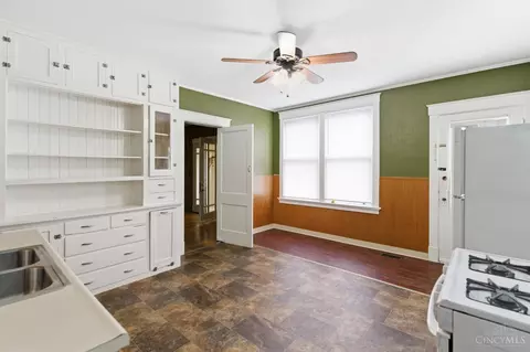 Kitchen - 27 Phillips Ave, Saint Bernard, OH 45217 photo 6 of 9