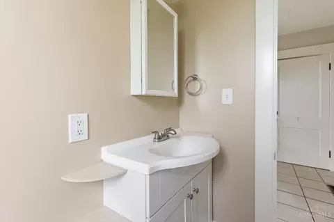 Bath - 27 Phillips Ave, Saint Bernard, OH 45217 photo 2 of 4