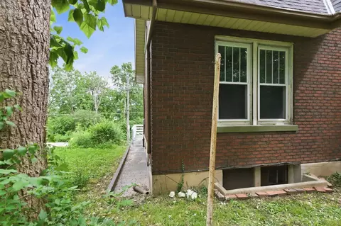 Exterior - 27 Phillips Ave, Saint Bernard, OH 45217 photo 5 of 12