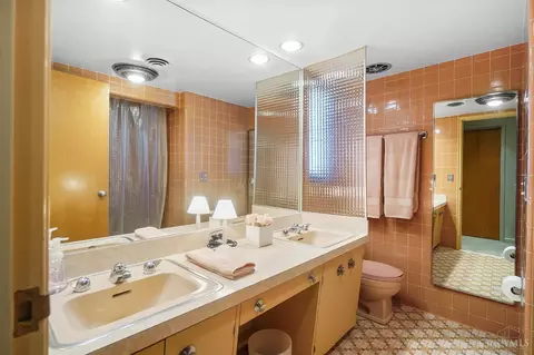 Bath - 8389 Arborcrest Dr, Cincinnati, OH 45236 photo 4 of 5