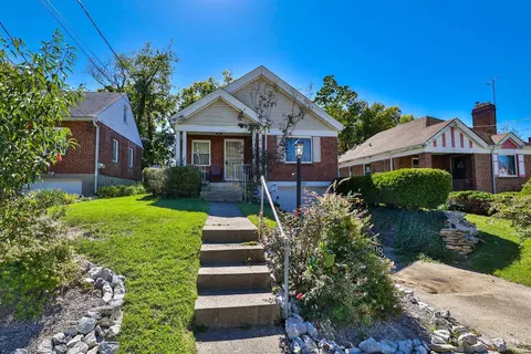 6708 Hampton Dr, Silverton, OH 45236