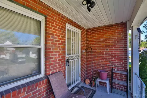 Exterior - 6708 Hampton Dr, Silverton, OH 45236 photo 3 of 10