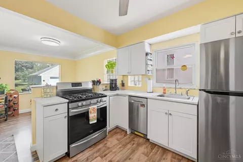 Kitchen - 162 Ridgeway Rd, Cincinnati, OH 45216 photo 1 of 4
