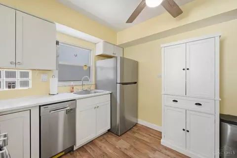Kitchen - 162 Ridgeway Rd, Cincinnati, OH 45216 photo 4 of 4