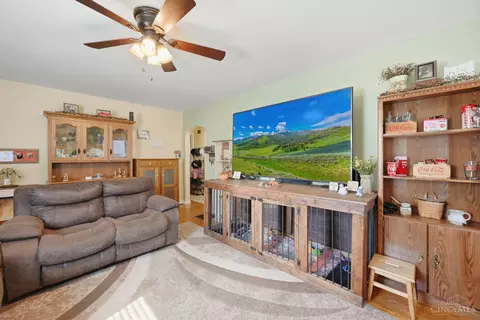 Living - 162 Ridgeway Rd, Cincinnati, OH 45216 photo 4 of 4