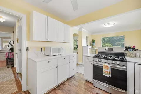 Kitchen - 162 Ridgeway Rd, Cincinnati, OH 45216 photo 2 of 4