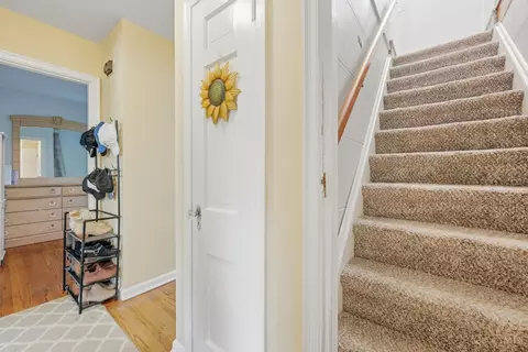Entry Way - 162 Ridgeway Rd, Cincinnati, OH 45216 photo 1 of 1