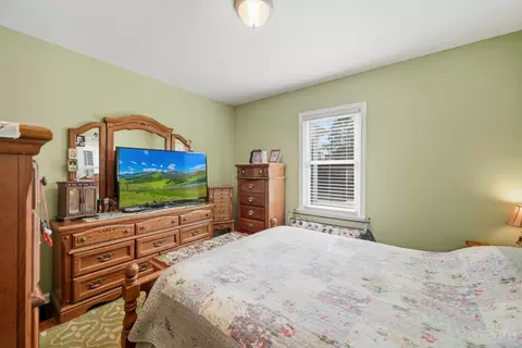 Bedroom - 162 Ridgeway Rd, Cincinnati, OH 45216 photo 6 of 7