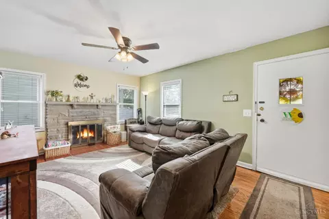 Living - 162 Ridgeway Rd, Cincinnati, OH 45216 photo 2 of 4