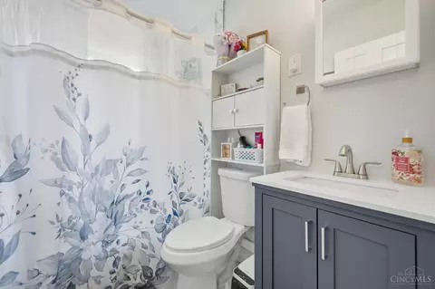 Bath - 162 Ridgeway Rd, Cincinnati, OH 45216 photo 1 of 1