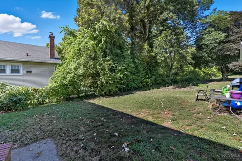 Exterior - 162 Ridgeway Rd, Cincinnati, OH 45216 photo 5 of 15