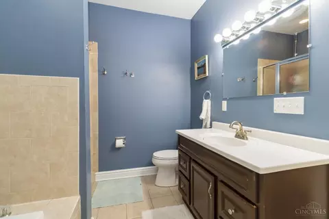 Bath - 6633 Roe St, Cincinnati, OH 45227 photo 3 of 4