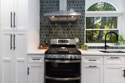 Kitchen - 6633 Roe St, Cincinnati, OH 45227 photo 7 of 7