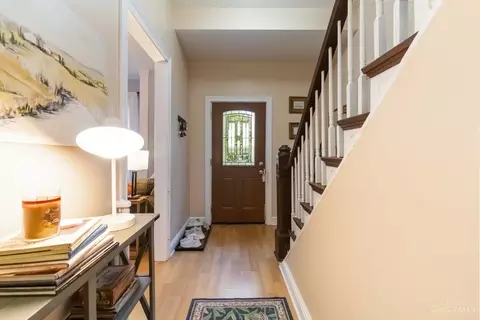 Entry Way - 6633 Roe St, Cincinnati, OH 45227 photo 2 of 6