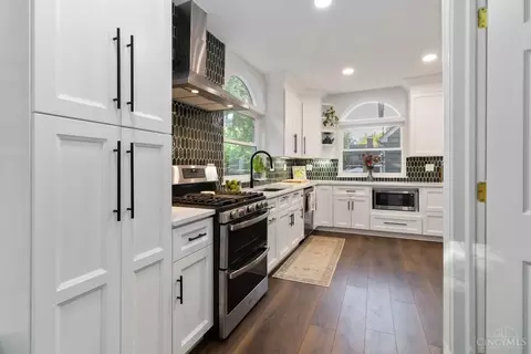 Kitchen - 6633 Roe St, Cincinnati, OH 45227 photo 5 of 7