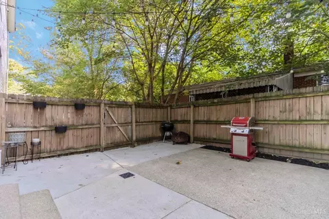 Exterior - 6633 Roe St, Cincinnati, OH 45227 photo 8 of 15