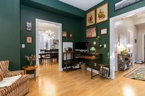 Entry Way - 6633 Roe St, Cincinnati, OH 45227 photo 3 of 6
