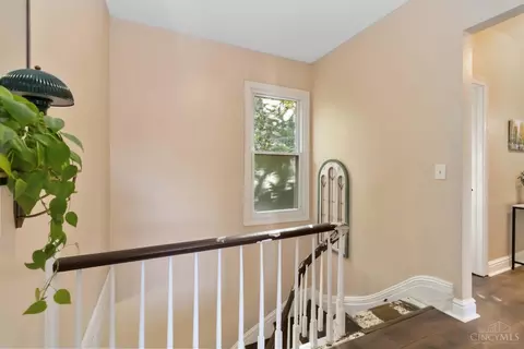 Entry Way - 6633 Roe St, Cincinnati, OH 45227 photo 4 of 6