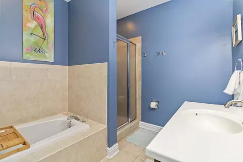 Bath - 6633 Roe St, Cincinnati, OH 45227 photo 2 of 4