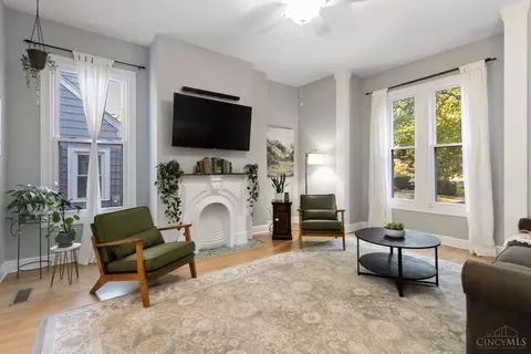 Living - 6633 Roe St, Cincinnati, OH 45227 photo 1 of 5