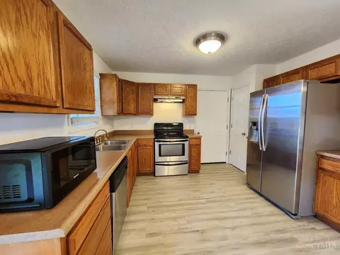 Kitchen - 103 Stone Trace Dr, Mount Orab, OH 45154 photo 2 of 2