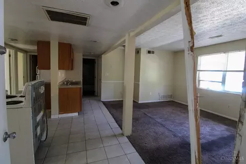 Living - 5476 Audro Dr, Cincinnati, OH 45247 photo 2 of 2