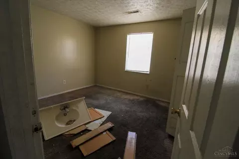 Bedroom - 5476 Audro Dr, Cincinnati, OH 45247 photo 3 of 4