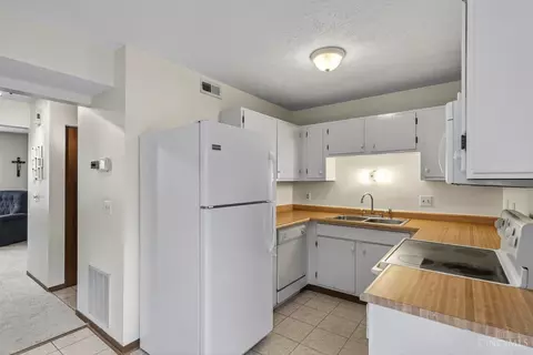 Kitchen - 1696 Devils Backbone Rd, Cincinnati, OH 45233 photo 1 of 4