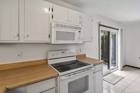 Kitchen - 1696 Devils Backbone Rd, Cincinnati, OH 45233 photo 4 of 4