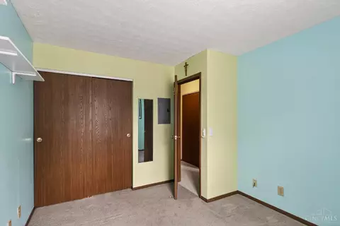 Bedroom - 1696 Devils Backbone Rd, Cincinnati, OH 45233 photo 8 of 10