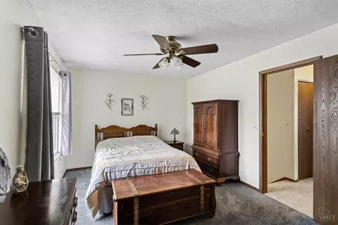 Bedroom - 1696 Devils Backbone Rd, Cincinnati, OH 45233 photo 3 of 10