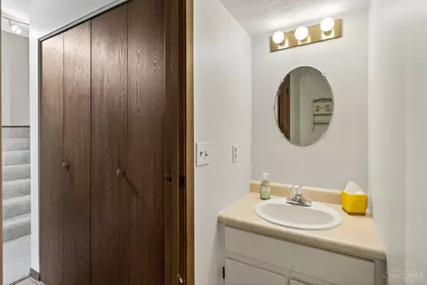 Bath - 1696 Devils Backbone Rd, Cincinnati, OH 45233 photo 1 of 2