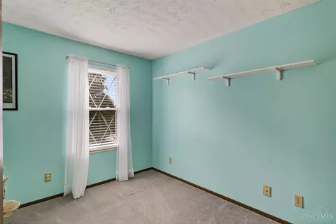 Bedroom - 1696 Devils Backbone Rd, Cincinnati, OH 45233 photo 6 of 10