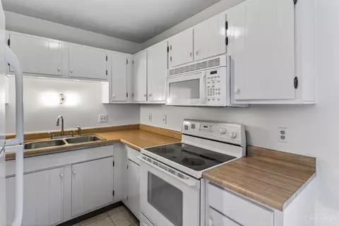 Kitchen - 1696 Devils Backbone Rd, Cincinnati, OH 45233 photo 2 of 4