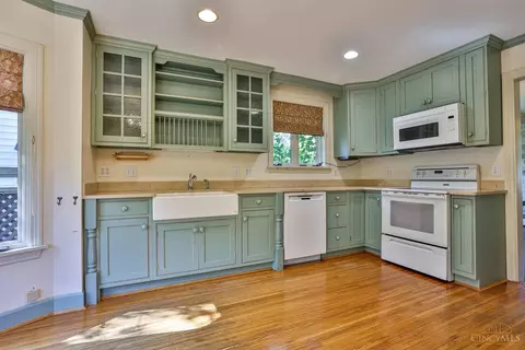 Kitchen - 55 Forest Ave, Wyoming, OH 45215 photo 2 of 2