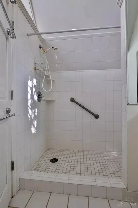Bath - 55 Forest Ave, Wyoming, OH 45215 photo 3 of 5