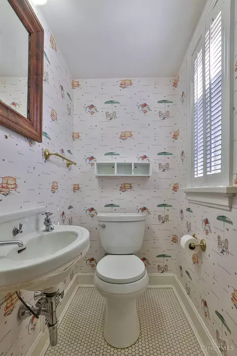 Bath - 55 Forest Ave, Wyoming, OH 45215 photo 4 of 5