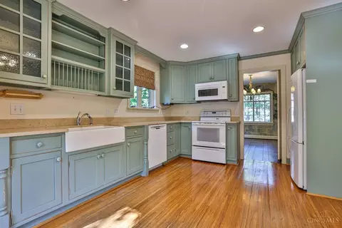 Kitchen - 55 Forest Ave, Wyoming, OH 45215 photo 1 of 2