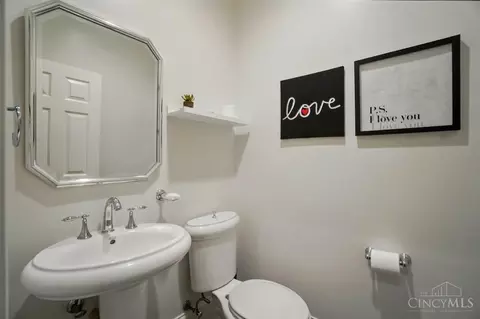 Bath - 2731 Cleinview Ave, Cincinnati, OH 45206 photo 2 of 17