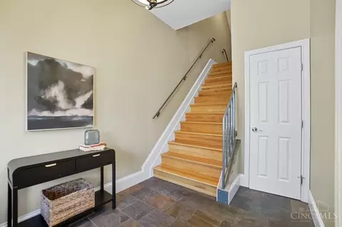 Entry Way - 2731 Cleinview Ave, Cincinnati, OH 45206 photo 3 of 10