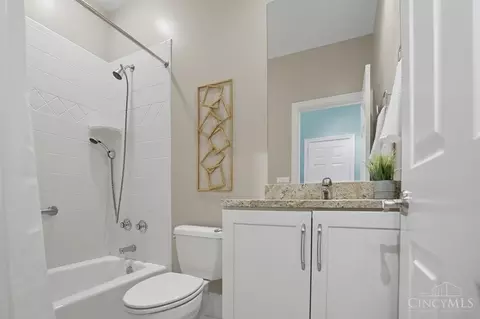 Bath - 2731 Cleinview Ave, Cincinnati, OH 45206 photo 14 of 17