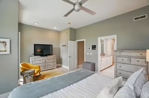 Bedroom - 2731 Cleinview Ave, Cincinnati, OH 45206 photo 3 of 10