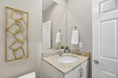 Bath - 2731 Cleinview Ave, Cincinnati, OH 45206 photo 16 of 17