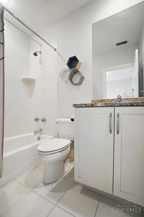 Bath - 2731 Cleinview Ave, Cincinnati, OH 45206 photo 12 of 17