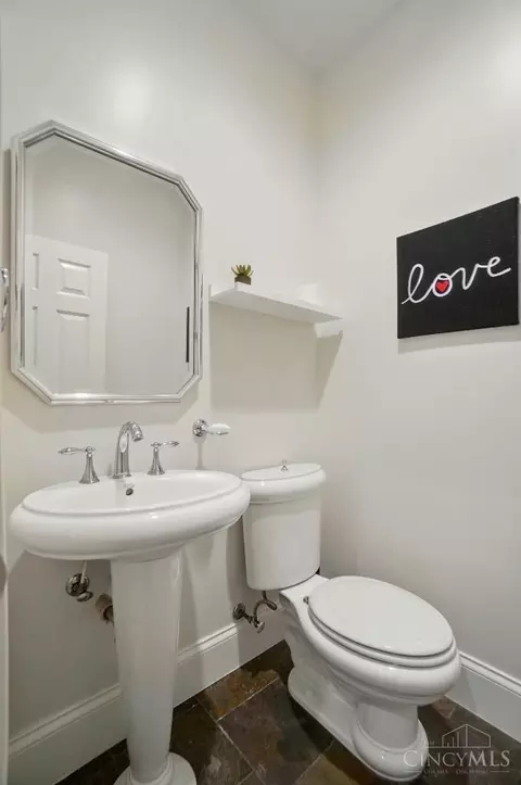 Bath - 2731 Cleinview Ave, Cincinnati, OH 45206 photo 3 of 17