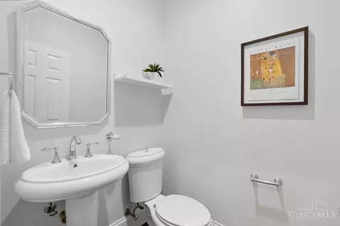 Bath - 2731 Cleinview Ave, Cincinnati, OH 45206 photo 1 of 17