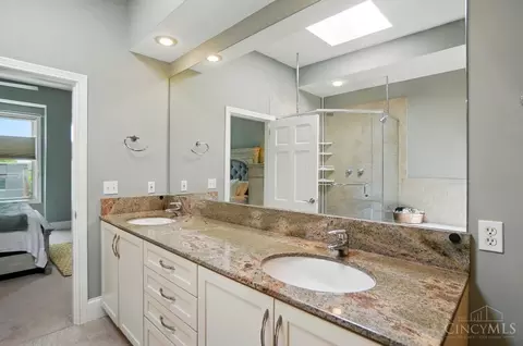 Bath - 2731 Cleinview Ave, Cincinnati, OH 45206 photo 7 of 17