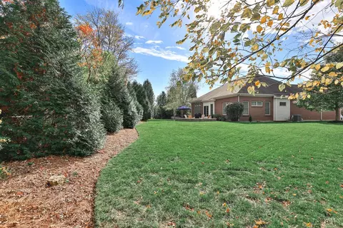 Exterior - 458 Maple Ridge Ct, Cincinnati, OH 45244 photo 8 of 15